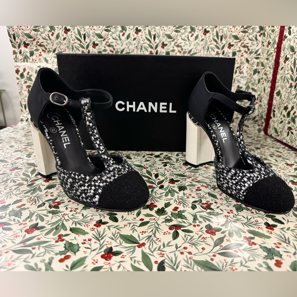 NIB CHANEL Heels size 38 - Black, White, Silver